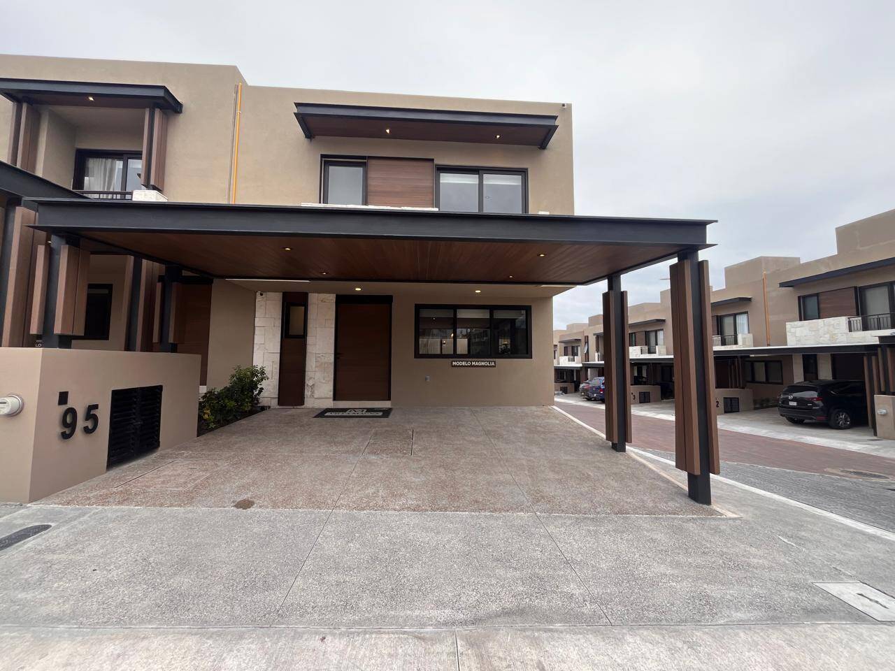 #21 - Casa en Fraccionamiento para Venta en Querétaro - QT