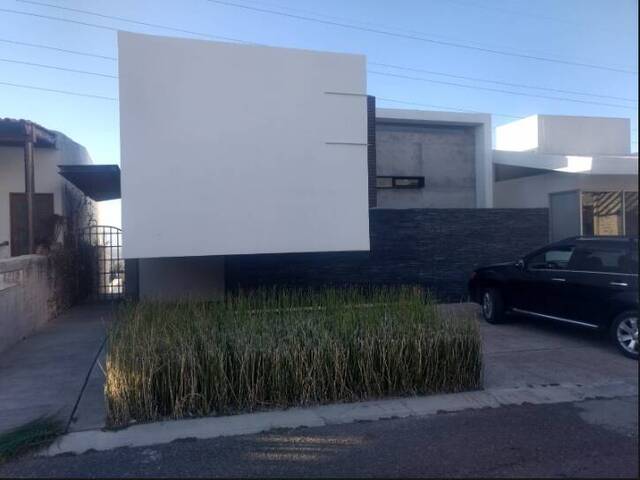 Renta en Colinas del Bosque III - Corregidora